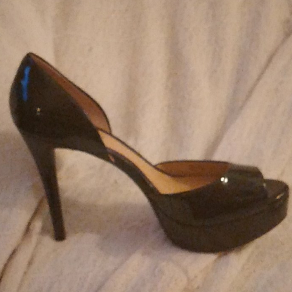Shoes - Picture 2 of 9